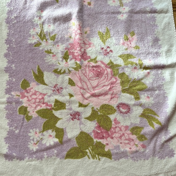 Vintage Floral Bath Towel - Picture 3 of 5